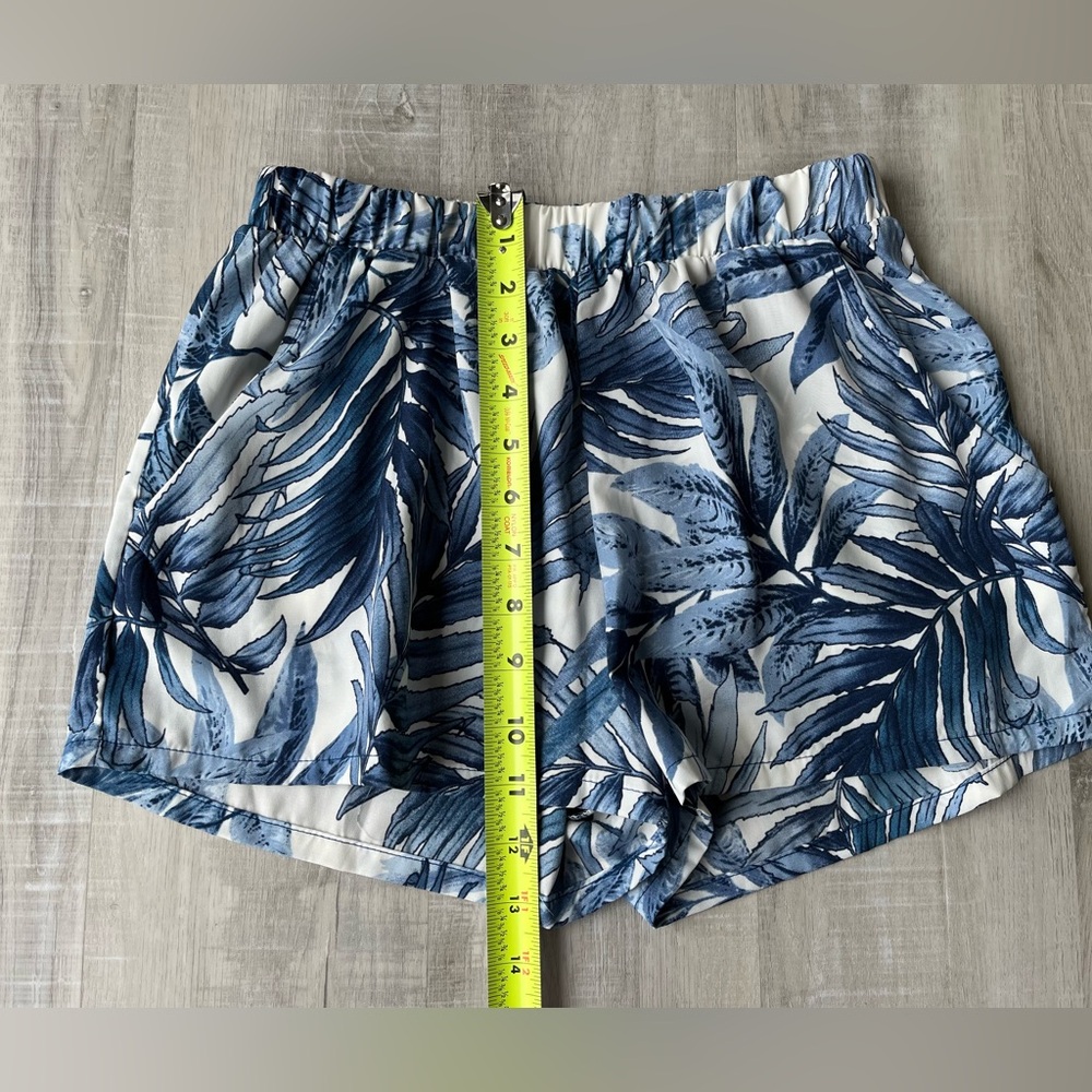 TYCHE White & Blue Palm Leaf Print Shorts Size Small - Picture 3 of 5